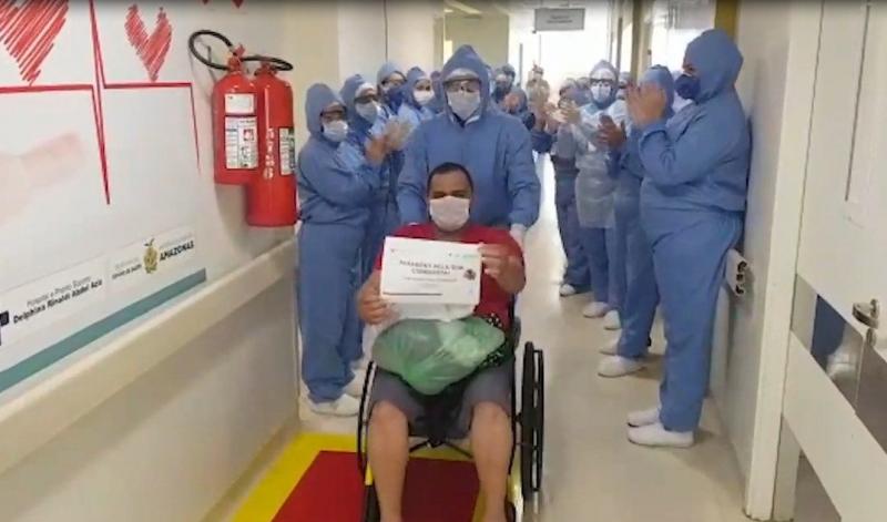 Depoimento de paciente curado de Covid-19 no Amazonas emociona profissionais de Saúde; 26 já receberam alta