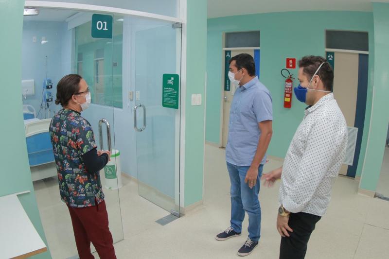 Wilson Lima vistoria instalações do Hospital de Retaguarda da Nilton Lins