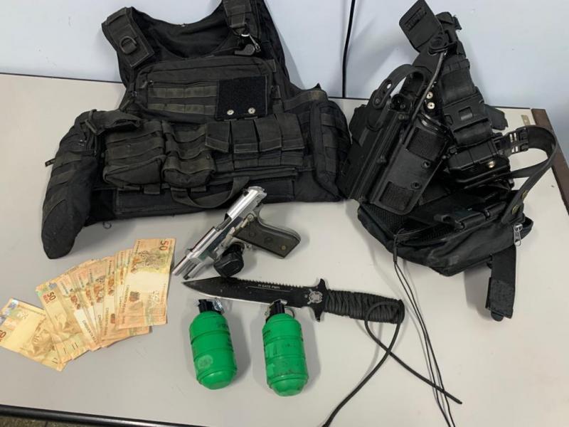 Polícia Civil prende em flagrante cinco homens por ameaçar e tentar expulsar família da casa onde mora, na zona norte