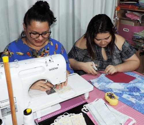 Artesãos do Amazonas produzem máscaras de proteção durante pandemia do novo coronavírus
