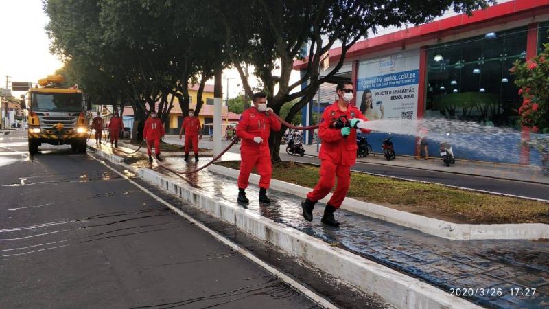 Prefeitura de Parintins realiza higienização de ruas, como forma de combater o coronavírus