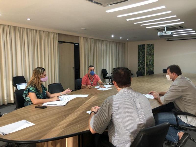 Secretária de Saúde e reitor da UEA tratam sobre atuação dos médicos que tiveram formatura antecipada