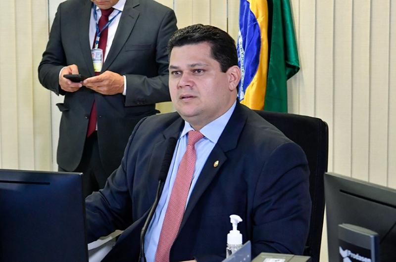 Socorro a estados e municípios ainda depende de acordo sobre contrapartidas, diz Davi Alcolumbre