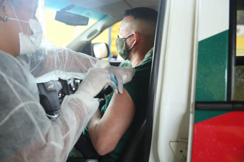 Campanha de vacinação para policiais militares contra síndromes gripais iniciou neste sábado
