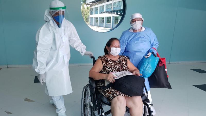 Hospital de Combate ao Covid-19 da Nilton Lins tem oito altas em um único dia