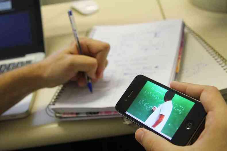 TCE-AM emite orientação técnica sobre contratos temporários de professores