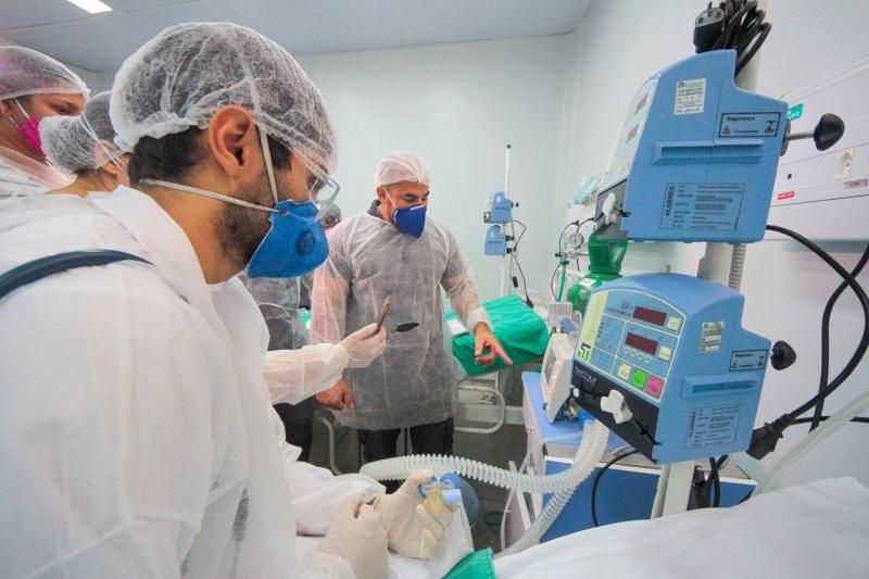 Médico intensivista diz que hospitais precisam ter mais profissionais e leitos de UTI