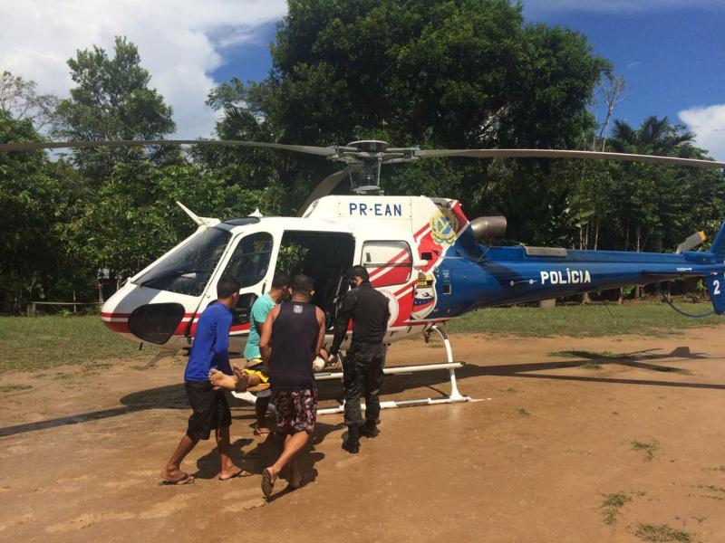 Helicóptero da SSP-AM faz resgate aeromédico de homem que sofreu politraumatismos após queda Helicóptero da SSP-AM faz resgate aeromédico de homem que sofreu politraumatismos após queda