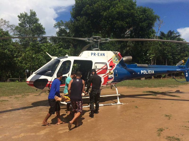 Helicóptero da SSP-AM faz resgate aeromédico de homem que sofreu politraumatismos após queda