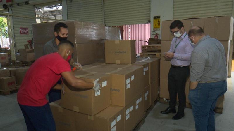 Governo do Amazonas recebe mais de 140 mil EPIs e materiais das empresas Ambev, Ball, Carrefour e Klabin