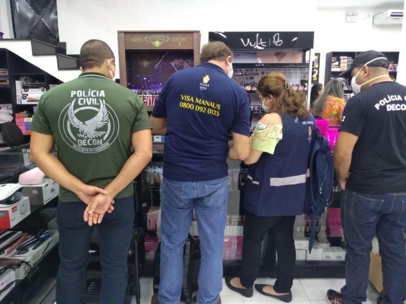 Polícia Civil e Visa Manaus fecham ponto comercial, na zona leste, que descumpria decretos municipal e estadual