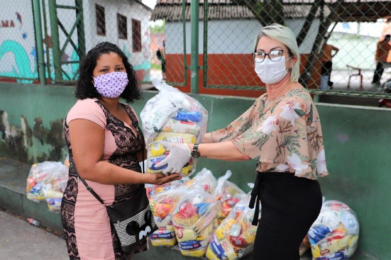 Associação Síndrome de Down de Manaus recebe doação de cestas básicas do Governo do Estado
