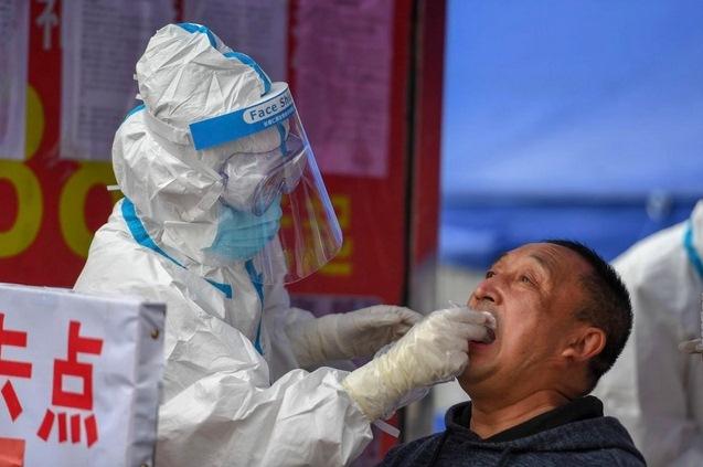 Na China, médicos detectam sintomas diferentes em casos mais recentes de Covid-19