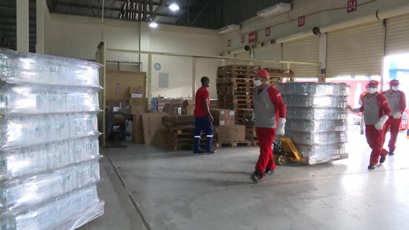 Hospitais em Manaus recebem doação de 96 mil garrafas de água mineral Hospitais em Manaus recebem doação de 96 mil garrafas de água mineral