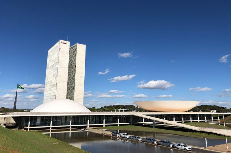 Senadores dizem que operação da PF mostra importância de projeto contra fake news