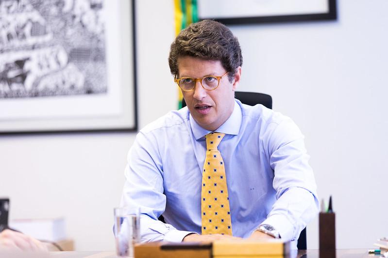 Deputados pedem convocação de ministro Ricardo Salles