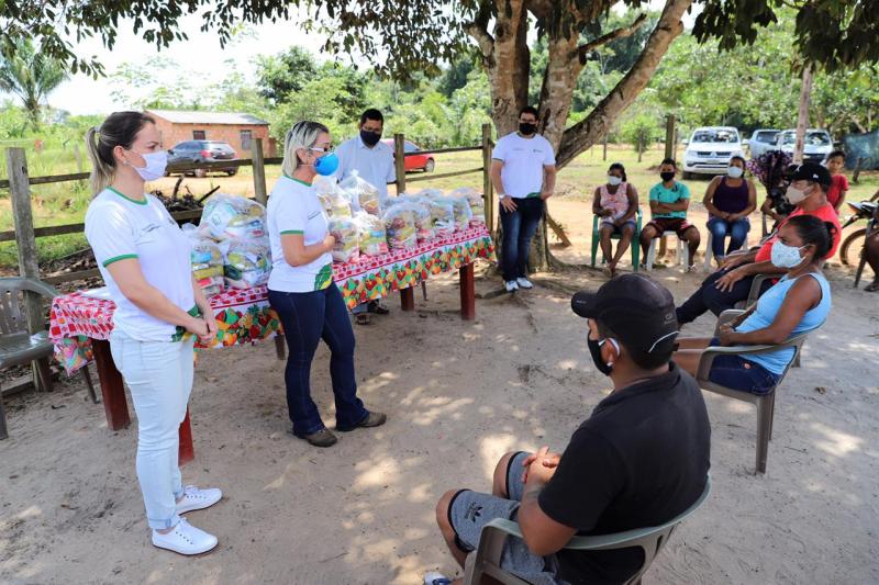 Comunidades ribeirinhas e rurais de Manacapuru recebem cestas básicas e máscaras do Governo do Amazonas
