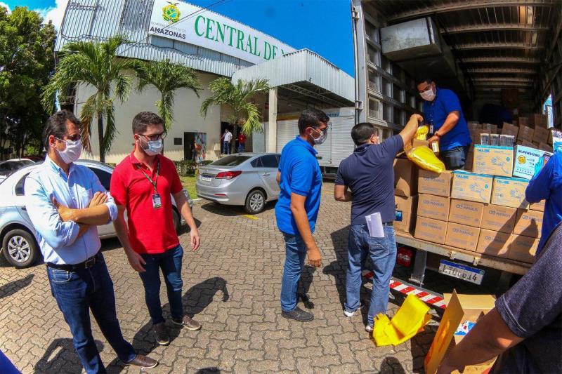 Governo do Amazonas recebe doação de 21 mil itens de EPIs e 12 mil copos de água mineral da Águas de Manaus