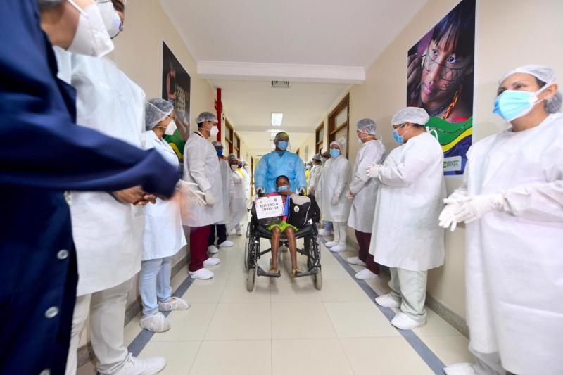 Primeira paciente da Ala Indígena do Hospital Nilton Lins recebe alta nesta terça-feira (02/06)