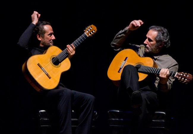'Cultura sem sair de casa' exibe apresentação da Orquestra de Violões do Amazonas com o Duo Assad