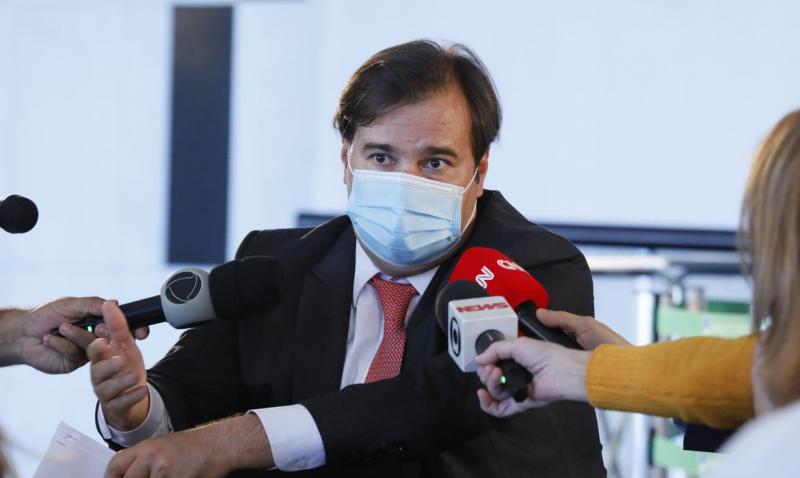 Rodrigo Maia defende debate sobre redução de salário de servidores federais