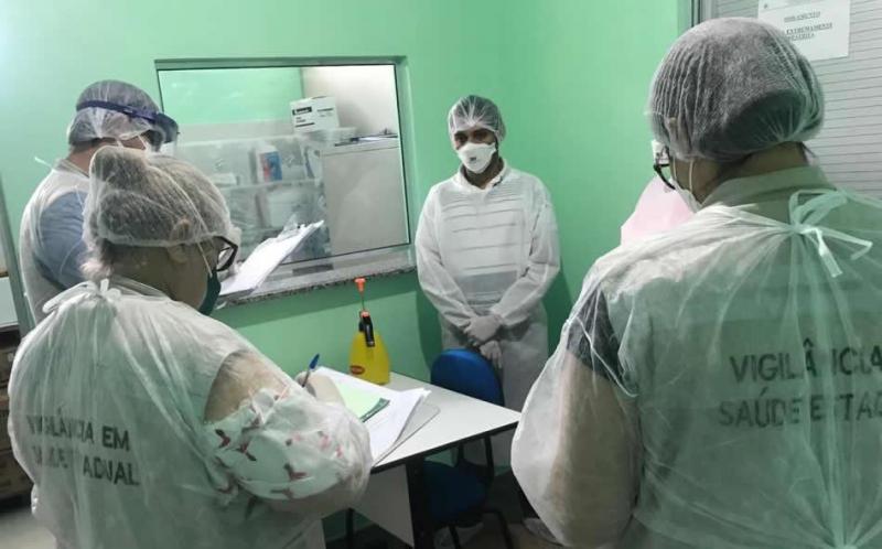 Hospital de campanha de Presidente Figueiredo recebe equipe da FVS-AM sobre segurança do paciente
