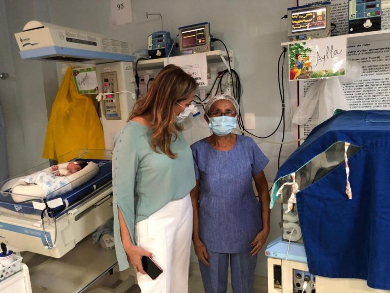Secretária de Saúde visita Instituto da Mulher Dona Lindu