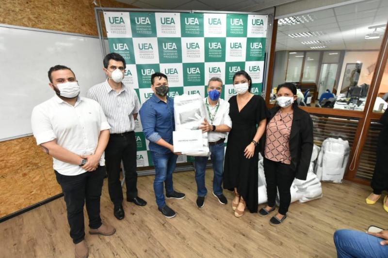 UEA doa mais de 1,8 mil EPIs para profissionais de saúde das comunidades indígenas do AM