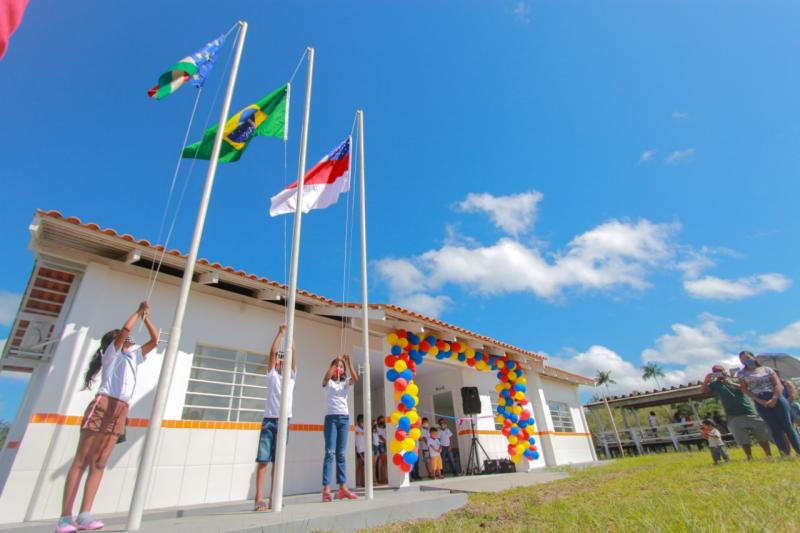 Prefeitura inaugura novas escolas nas comunidades rurais Irmãos Coragem e São João da Nova Esperança Prefeitura inaugura novas escolas nas comunidades rurais Irmãos Coragem e São João da Nova Esperança