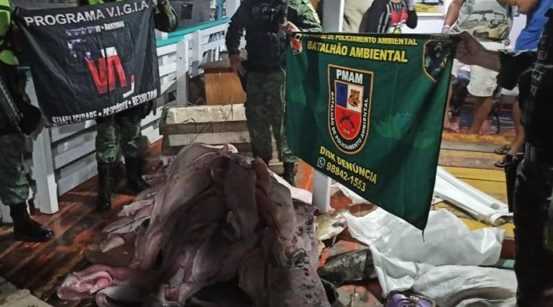 Batalhão Ambiental apreende carga ilegal de pescado e carne de animais silvestres em embarcação no Porto de Manaus
