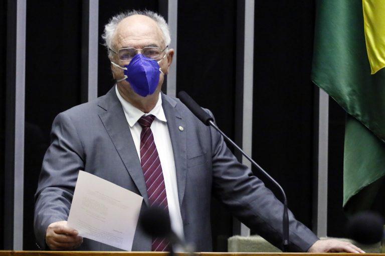 Câmara aprova ampliação do rol de profissionais de saúde indenizáveis por Covid-19