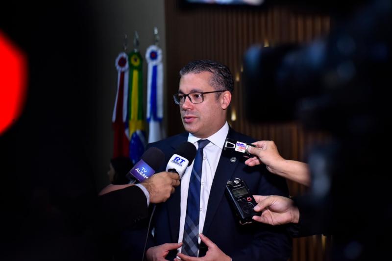 Josué Neto é hospitalizado após sofrer acidente de jet ski em Manaus