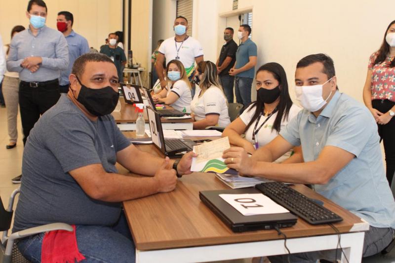 Wilson Lima acompanha pagamento de indenizações e destaca retomada de obras do Prosamim 3