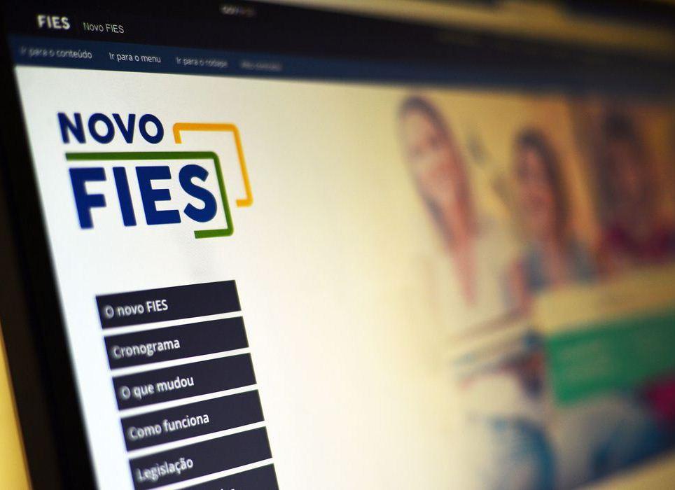 Estudantes podem se inscrever no Fies a partir de hoje Estudantes podem se inscrever no Fies a partir de hoje
