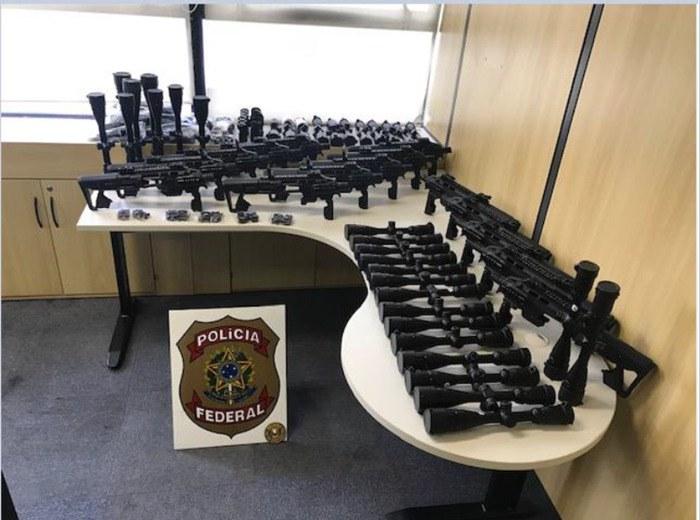 Polícia Federal deflagra operação Mercado das Armas contra tráfico internacional de armas em 8 Estados