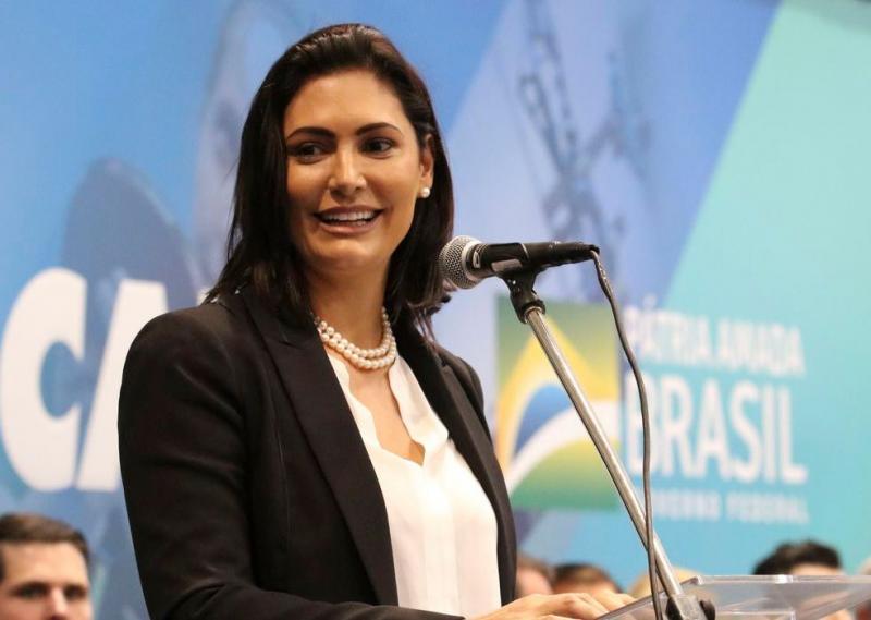 Michelle Bolsonaro testa positivo para covid-19