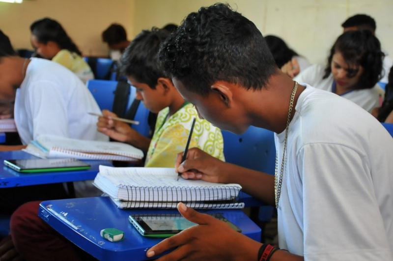 Estudantes da rede estadual podem concorrer a bolsas de preparação para o Enem