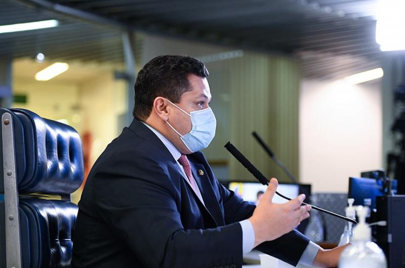 MPs que liberam recursos para combate ao coronavírus tiveram prazo de validade prorrogado, diz Alcolumbre