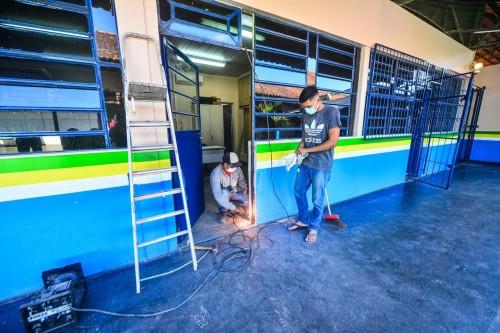 Escolas da rede estadual estão em reta final de preparação para volta às aulas presenciais, em Manaus