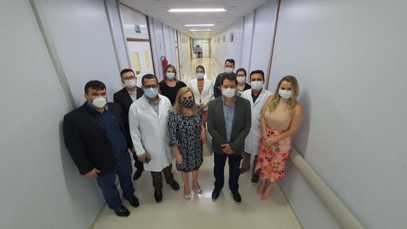Susam apresenta novo modelo de gestão do Francisca Mendes à conselheira do TCE