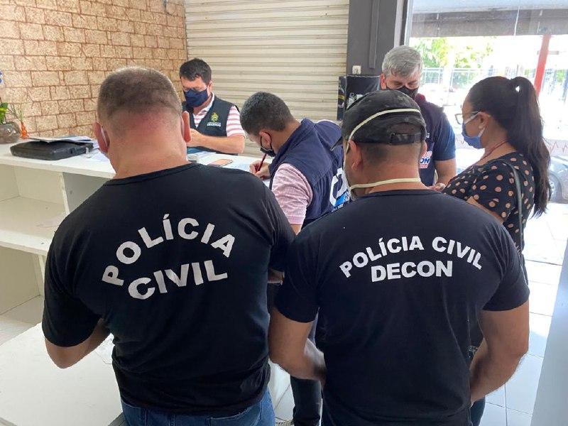 Em Manaus, Polícia Civil realiza fiscalização para apurar irregularidades em loja de assistência de notebooks