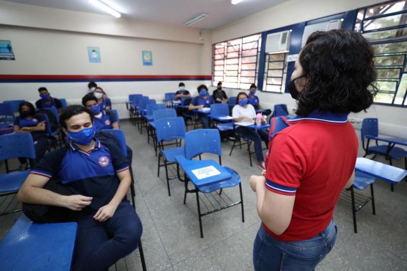 Em Manaus, Secretaria de Educação retoma atividades presenciais com 94% dos professores em sala de aula