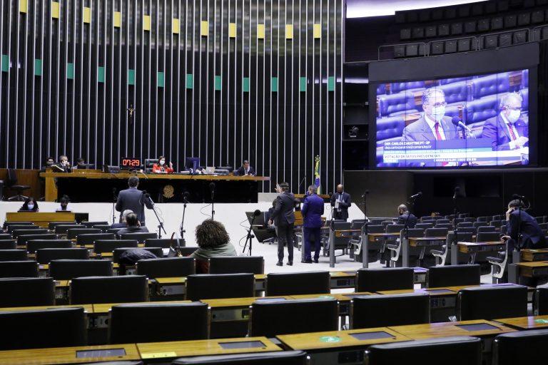 Congresso aprova crédito extra para combate a crimes ambientais na Amazônia