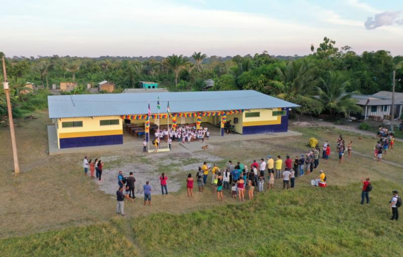 Zona rural de Parintins ganha fazenda universitária, novo ginásio poliesportivo, ambulância e ônibus 