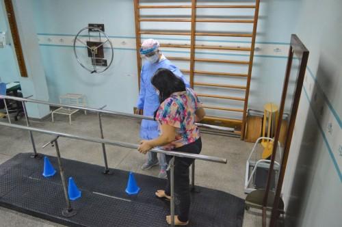 Após doença rara, paciente tem resultados positivos com tratamento fisioterapêutico na rede estadual