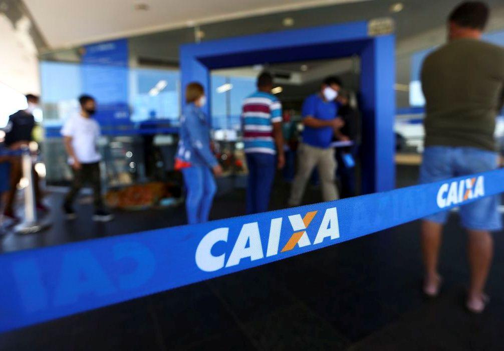 Caixa paga auxílio emergencial para beneficiários do Bolsa Família