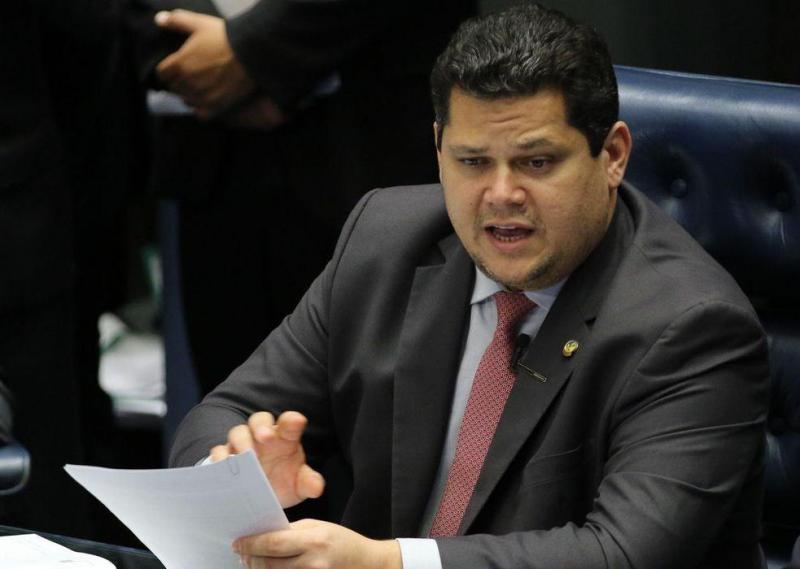 Davi Alcolumbre prorroga MP que libera R$ 300 milhões para o Ministério da Defesa
