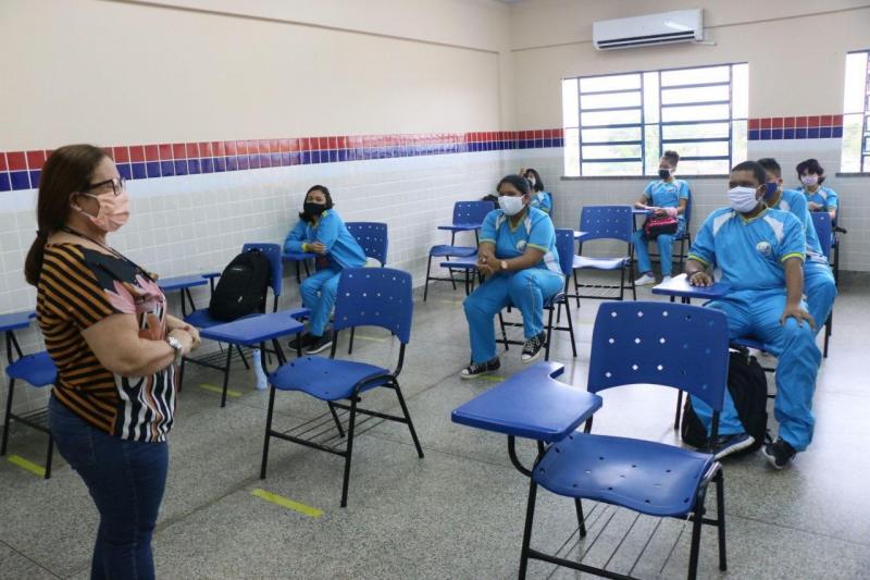 Em Manaus, aulas do Ensino Médio seguem com 100% das escolas em funcionamento