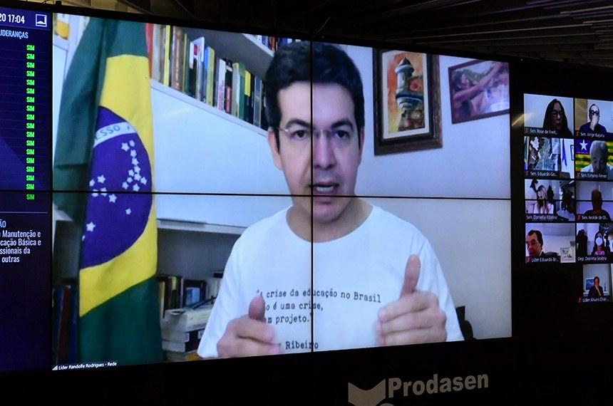 Senadores criticam veto de Bolsonaro ao auxílio a agricultores familiares