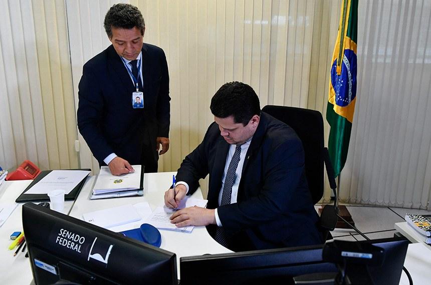 Davi prorroga MP que libera R$101 bi para auxílio emergencial